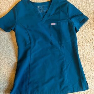 Figs scrub top